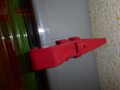 Schnalle am Feuerlöscher